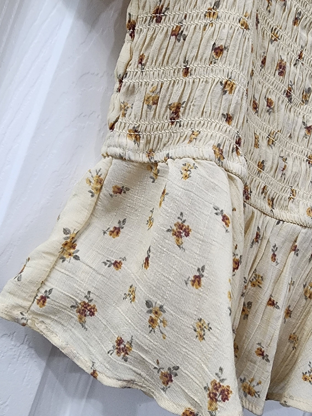 Trixxi Cream Floral Smocked Peplum Tie-Front Top Size: Medium - Picture 4 of 8